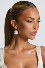 Therese Earrings - Pearl